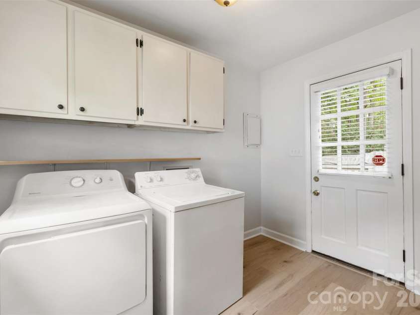 5956 Mcnair Road, Charlotte, NC 28212.  MLS# CAR4411838, YatesRealty ID 44214. 