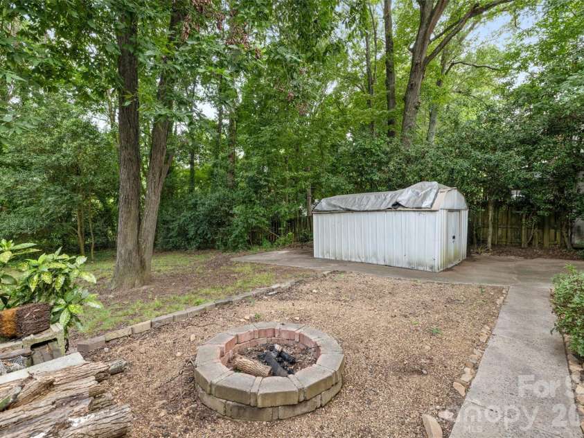 5956 Mcnair Road, Charlotte, NC 28212.  MLS# CAR4411838, YatesRealty ID 44214. 