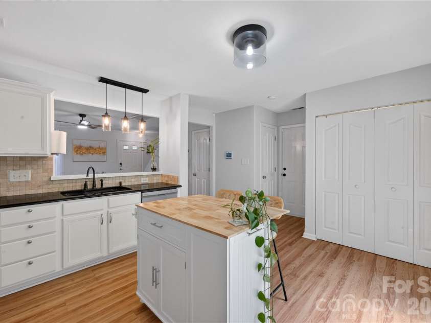 5313 Silabert Avenue, Charlotte, NC 28205.  MLS# CAR4411837, YatesRealty ID 44215. 