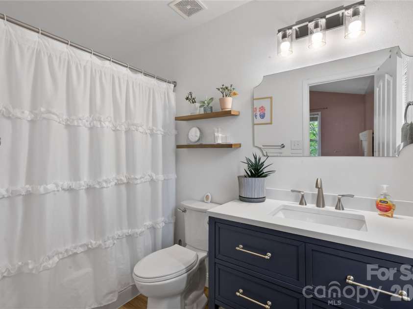 5313 Silabert Avenue, Charlotte, NC 28205.  MLS# CAR4411837, YatesRealty ID 44215. 