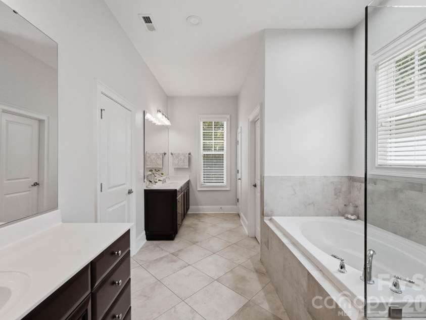 2810 Arsdale Road, Waxhaw, NC 28173.  MLS# CAR4411992, YatesRealty ID 44217. Primary Bath