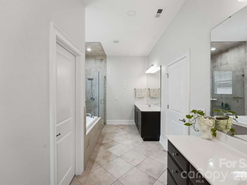 2810 Arsdale Road, Waxhaw, NC 28173.  MLS# CAR4411992, YatesRealty ID 44217. Primary Bath