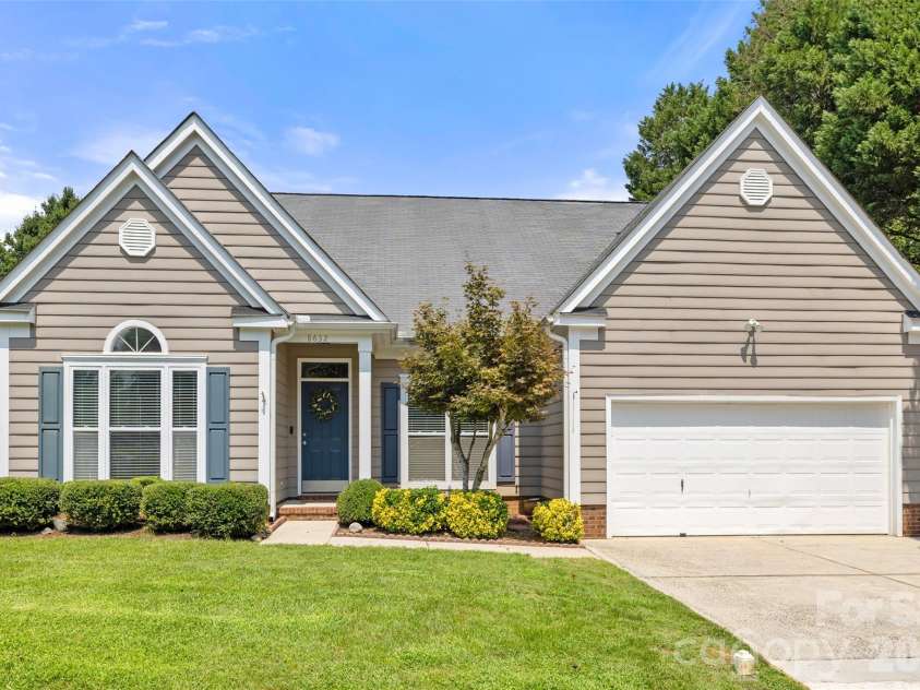 8632 Castlebay Drive, Charlotte, NC 28277.  MLS# CAR4411791, YatesRealty ID 44219. 