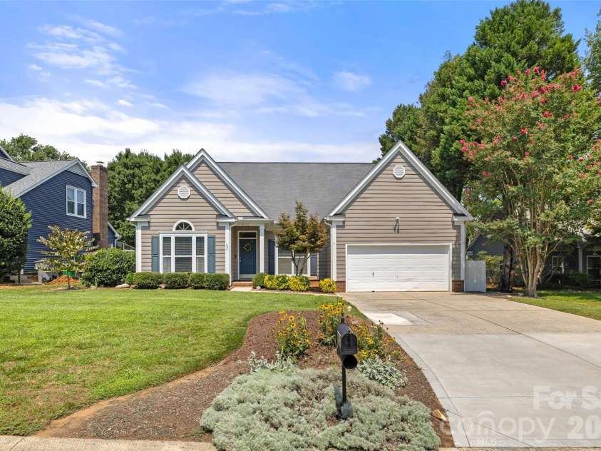 8632 Castlebay Drive, Charlotte, NC 28277.  MLS# CAR4411791, YatesRealty ID 44219. 