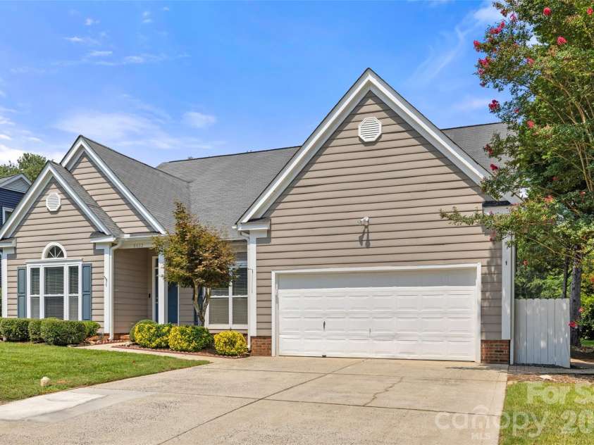 8632 Castlebay Drive, Charlotte, NC 28277.  MLS# CAR4411791, YatesRealty ID 44219. 