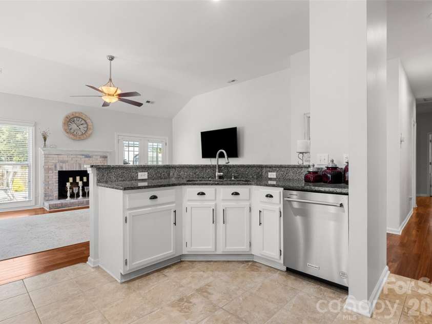 8632 Castlebay Drive, Charlotte, NC 28277.  MLS# CAR4411791, YatesRealty ID 44219. 
