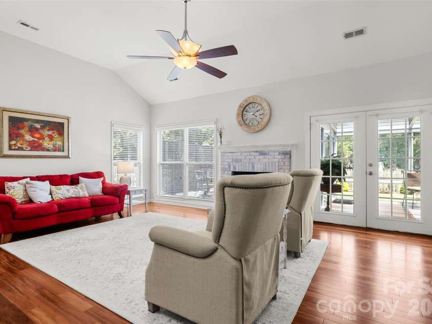 8632 Castlebay Drive, Charlotte, NC 28277.  MLS# CAR4411791, YatesRealty ID 44219. 
