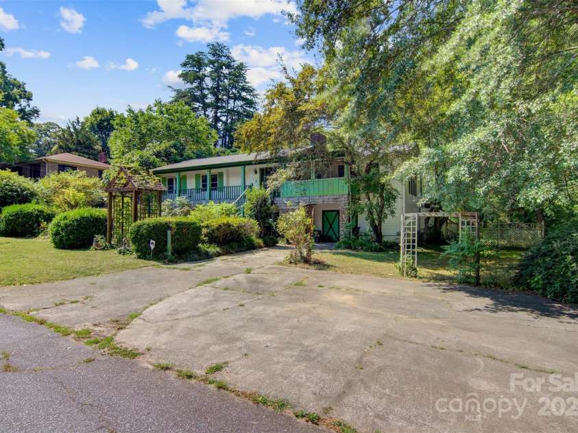 1099 4th Avenue Drive, Hickory, NC 28601.  MLS# CAR4161810, YatesRealty ID 4422. 
