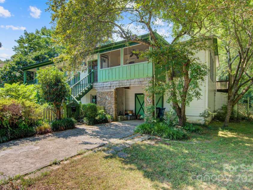 1099 4th Avenue Drive, Hickory, NC 28601.  MLS# CAR4161810, YatesRealty ID 4422. 