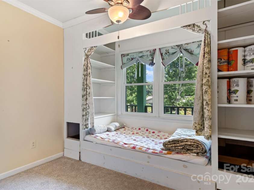 1099 4th Avenue Drive, Hickory, NC 28601.  MLS# CAR4161810, YatesRealty ID 4422. 