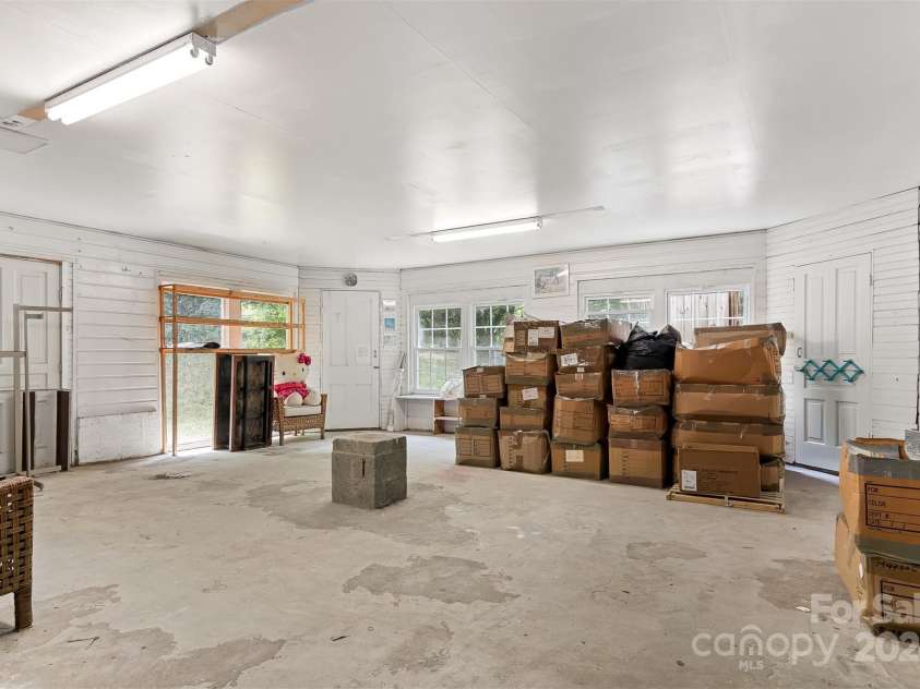 1099 4th Avenue Drive, Hickory, NC 28601.  MLS# CAR4161810, YatesRealty ID 4422. 