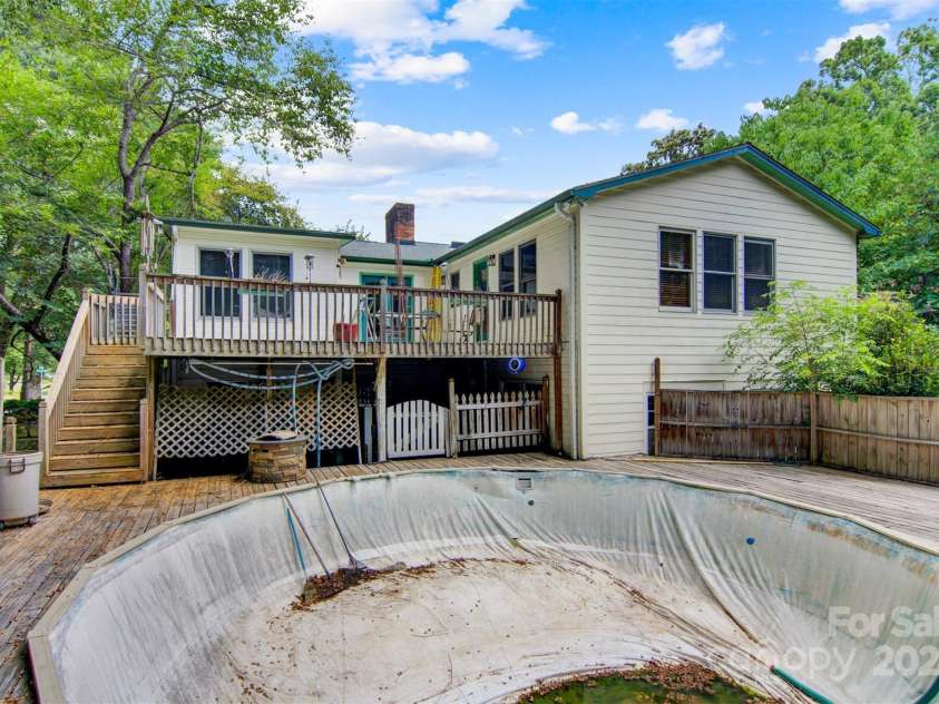 1099 4th Avenue Drive, Hickory, NC 28601.  MLS# CAR4161810, YatesRealty ID 4422. 