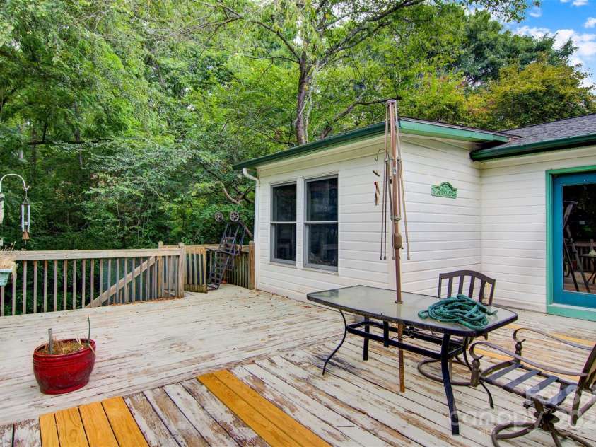 1099 4th Avenue Drive, Hickory, NC 28601.  MLS# CAR4161810, YatesRealty ID 4422. 