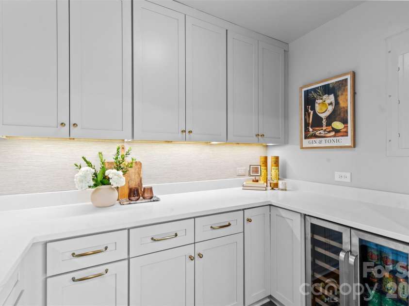 4801 Fairheath Road, Charlotte, NC 28210.  MLS# CAR4411644, YatesRealty ID 44220. 