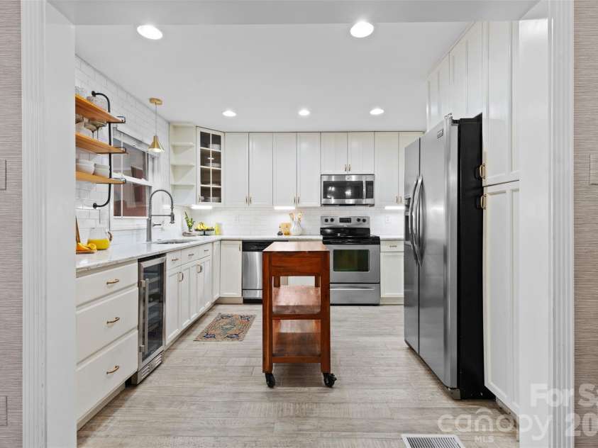 4801 Fairheath Road, Charlotte, NC 28210.  MLS# CAR4411644, YatesRealty ID 44220. 