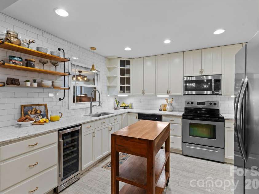 4801 Fairheath Road, Charlotte, NC 28210.  MLS# CAR4411644, YatesRealty ID 44220. 