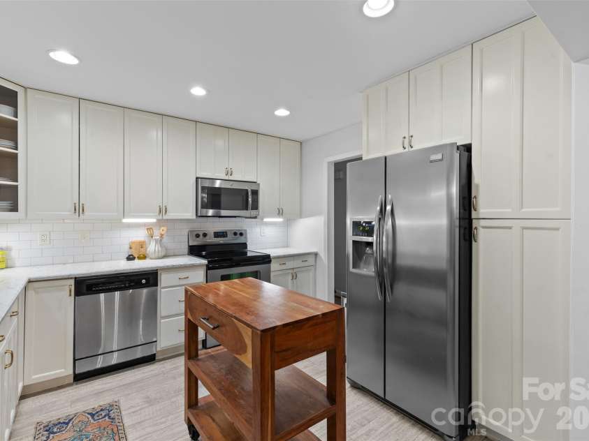 4801 Fairheath Road, Charlotte, NC 28210.  MLS# CAR4411644, YatesRealty ID 44220. 