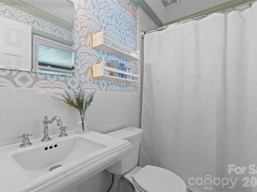 4801 Fairheath Road, Charlotte, NC 28210.  MLS# CAR4411644, YatesRealty ID 44220. 