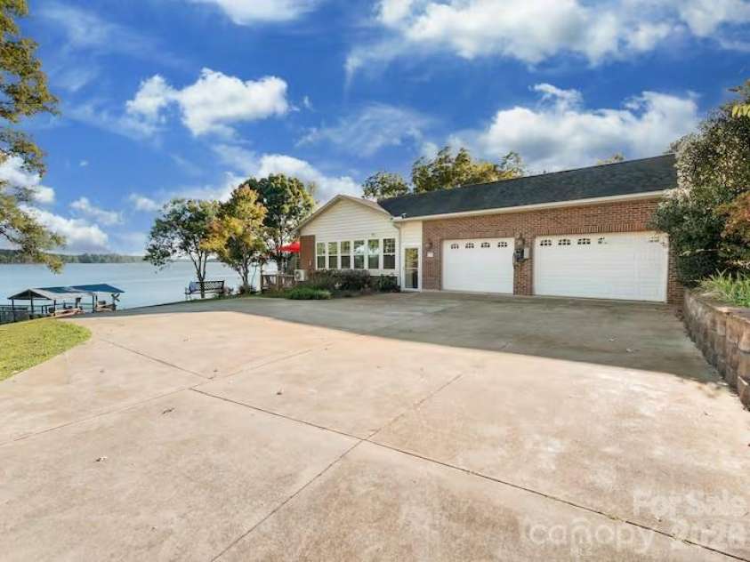 1475 Riverview Circle, Fort Lawn, SC 29714.  MLS# CAR4411745, YatesRealty ID 44221. 