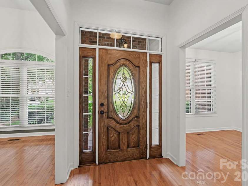 1928 Twin Ponds Drive, Hickory, NC 28602.  MLS# CAR4411717, YatesRealty ID 44222. Foyer and Front Entry