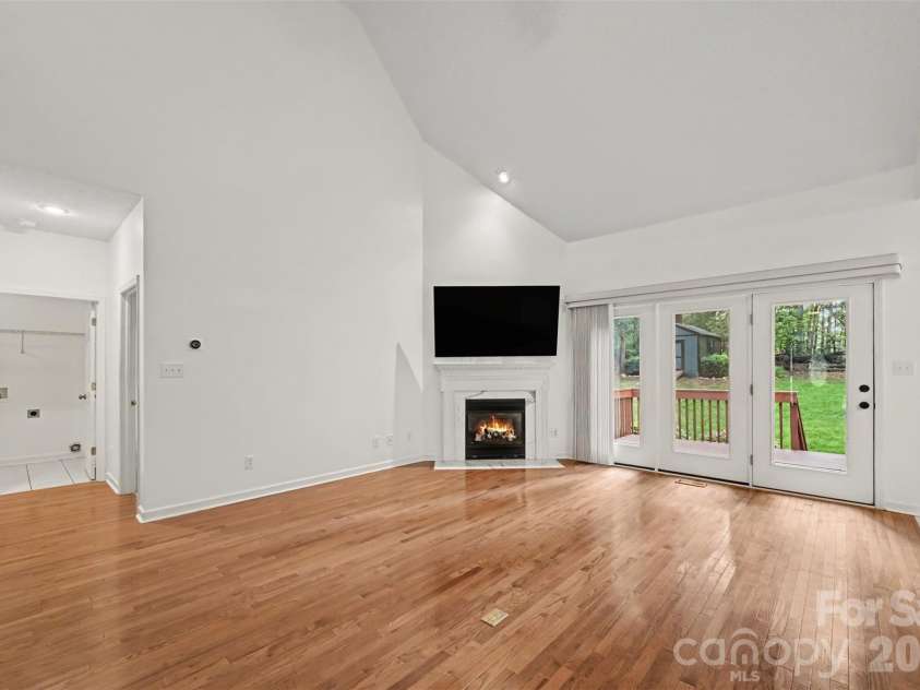 1928 Twin Ponds Drive, Hickory, NC 28602.  MLS# CAR4411717, YatesRealty ID 44222. Great Room with Backyard Access