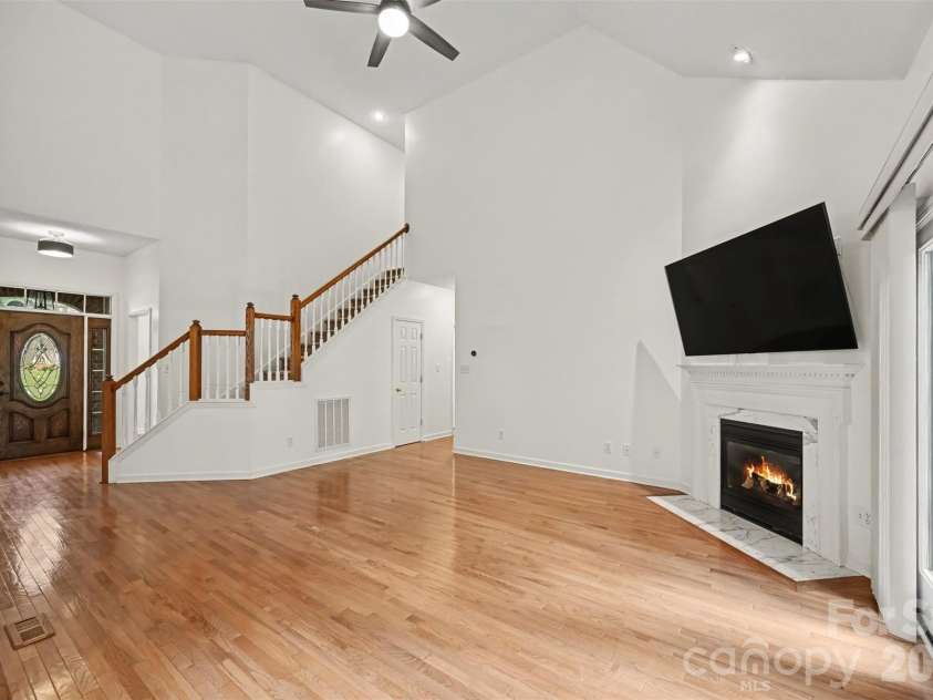 1928 Twin Ponds Drive, Hickory, NC 28602.  MLS# CAR4411717, YatesRealty ID 44222. Great Room with Vaulted Ceiling