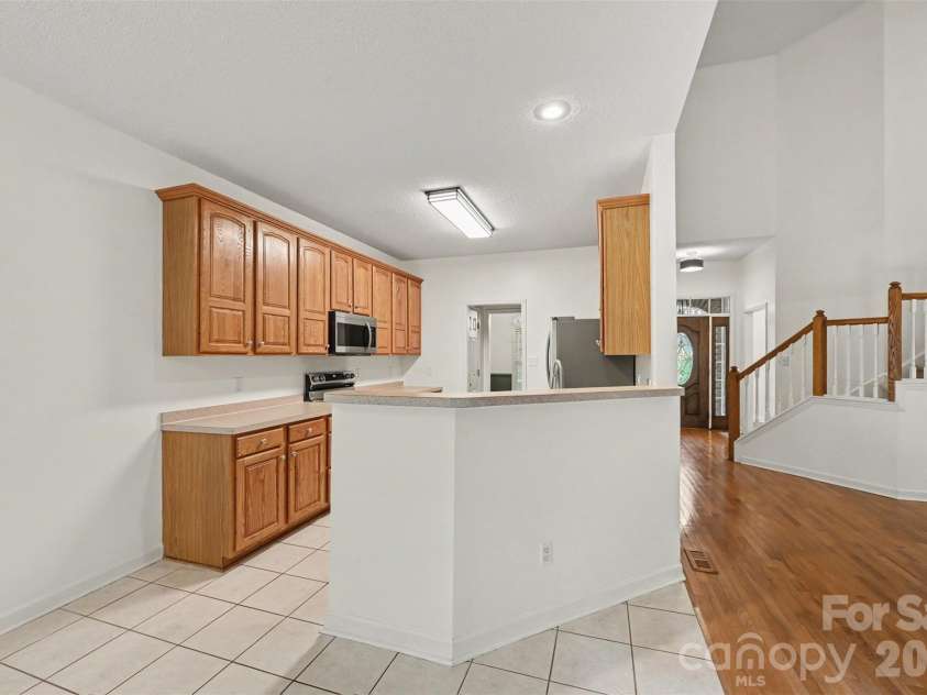 1928 Twin Ponds Drive, Hickory, NC 28602.  MLS# CAR4411717, YatesRealty ID 44222. Kitchen with Breakfast Bar