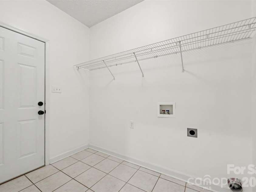 1928 Twin Ponds Drive, Hickory, NC 28602.  MLS# CAR4411717, YatesRealty ID 44222. Laundry Room