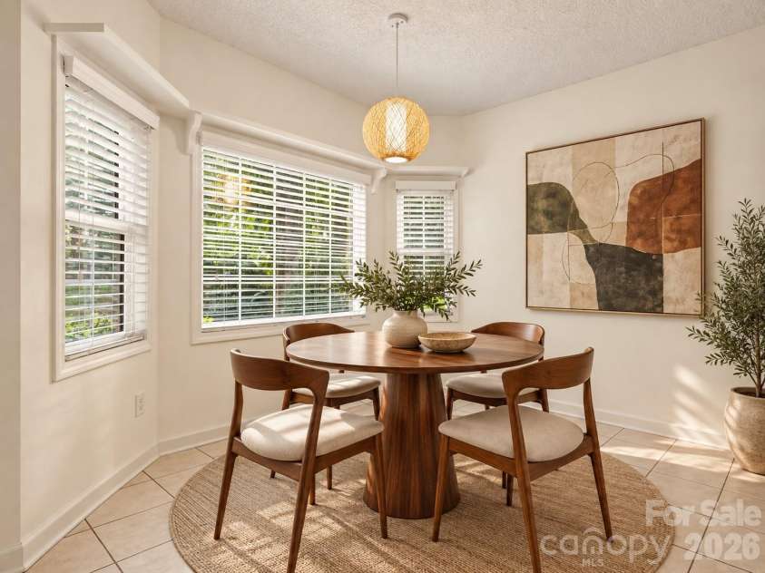 1928 Twin Ponds Drive, Hickory, NC 28602.  MLS# CAR4411717, YatesRealty ID 44222. Staged Breakfast Area