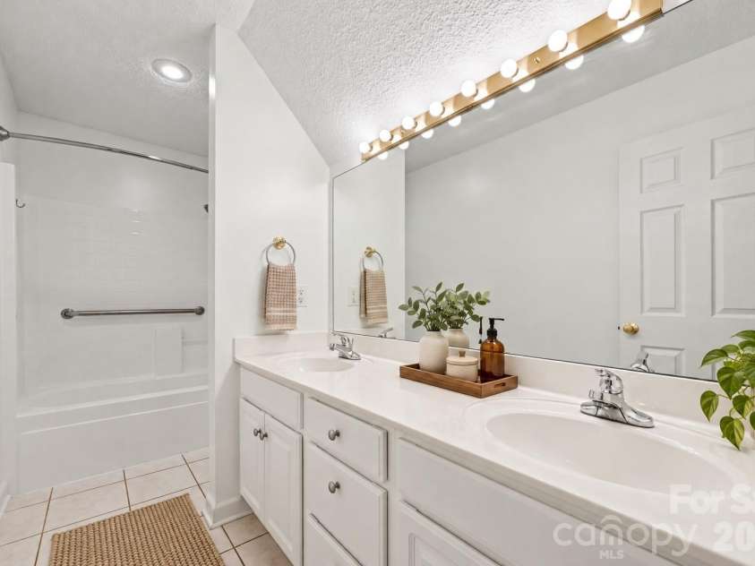 1928 Twin Ponds Drive, Hickory, NC 28602.  MLS# CAR4411717, YatesRealty ID 44222. Staged Full Bathroom with Vanity Upstairs
