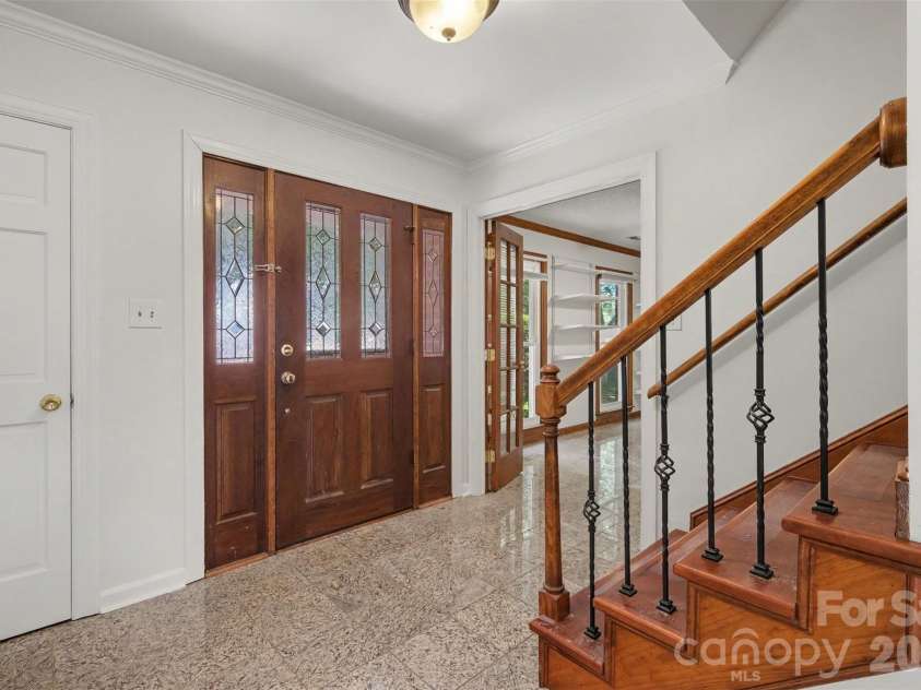 915 Brightmoor Drive, Matthews, NC 28105.  MLS# CAR4411596, YatesRealty ID 44224. 