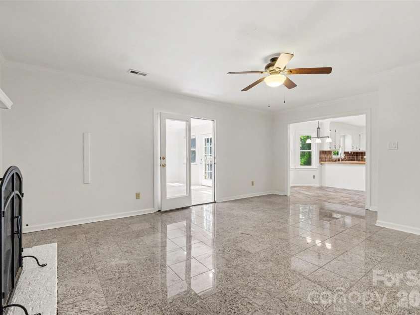 915 Brightmoor Drive, Matthews, NC 28105.  MLS# CAR4411596, YatesRealty ID 44224. 