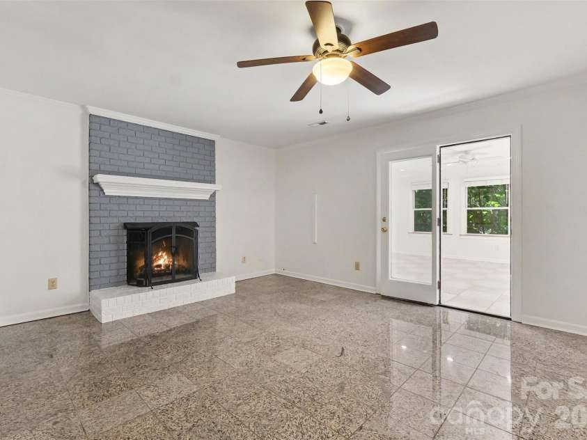 915 Brightmoor Drive, Matthews, NC 28105.  MLS# CAR4411596, YatesRealty ID 44224. 