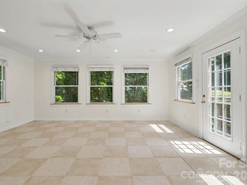 915 Brightmoor Drive, Matthews, NC 28105.  MLS# CAR4411596, YatesRealty ID 44224. 