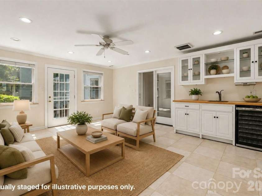 915 Brightmoor Drive, Matthews, NC 28105.  MLS# CAR4411596, YatesRealty ID 44224. 