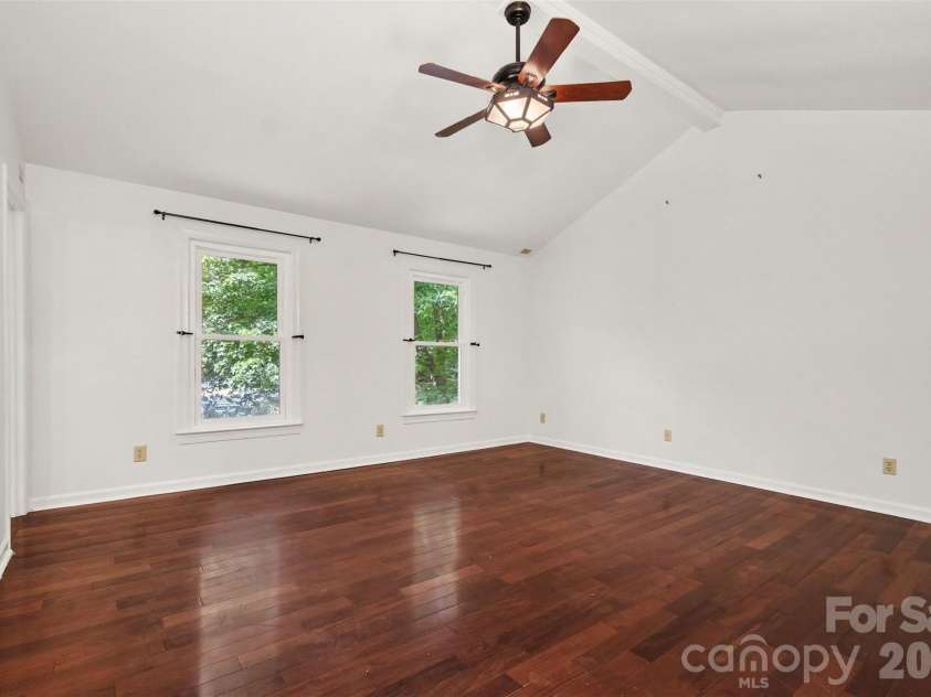 915 Brightmoor Drive, Matthews, NC 28105.  MLS# CAR4411596, YatesRealty ID 44224. 