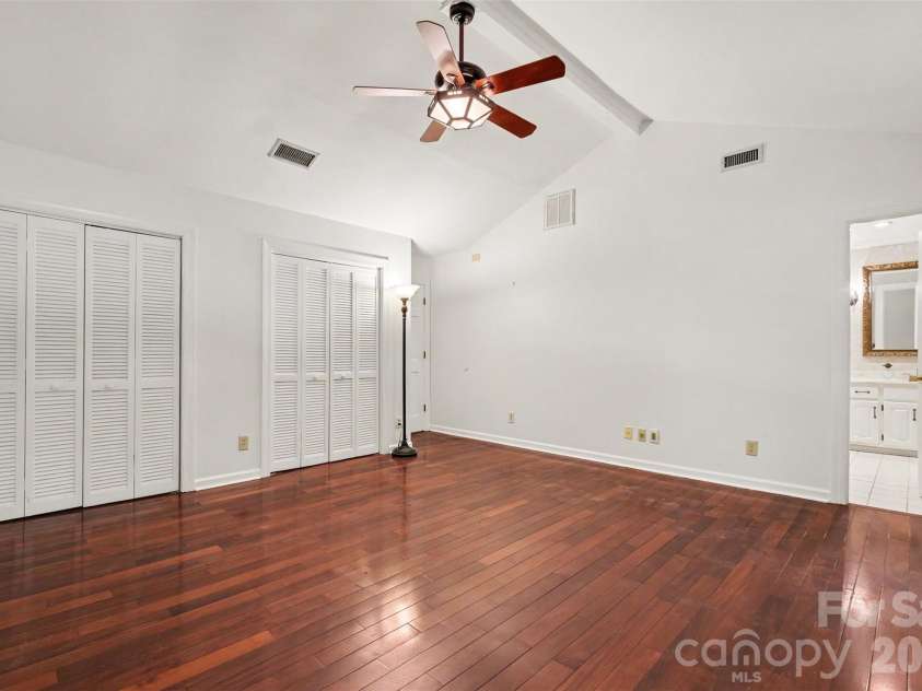 915 Brightmoor Drive, Matthews, NC 28105.  MLS# CAR4411596, YatesRealty ID 44224. 