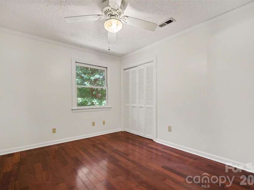 915 Brightmoor Drive, Matthews, NC 28105.  MLS# CAR4411596, YatesRealty ID 44224. 