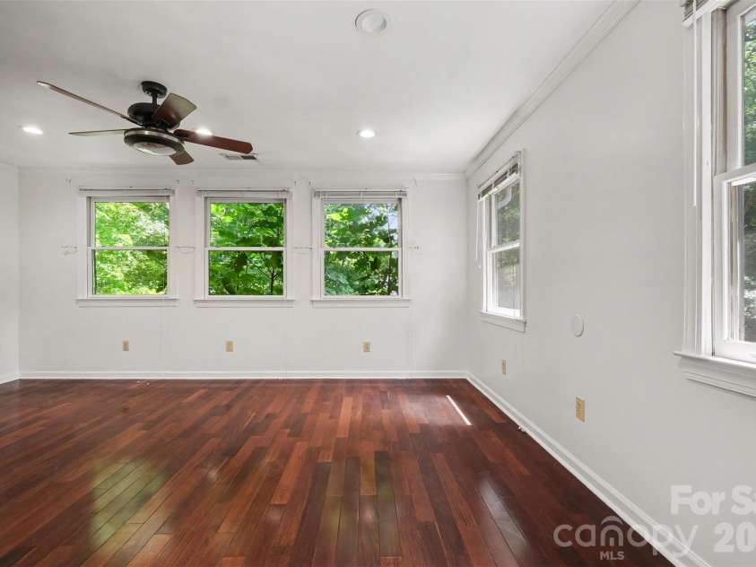 915 Brightmoor Drive, Matthews, NC 28105.  MLS# CAR4411596, YatesRealty ID 44224. 