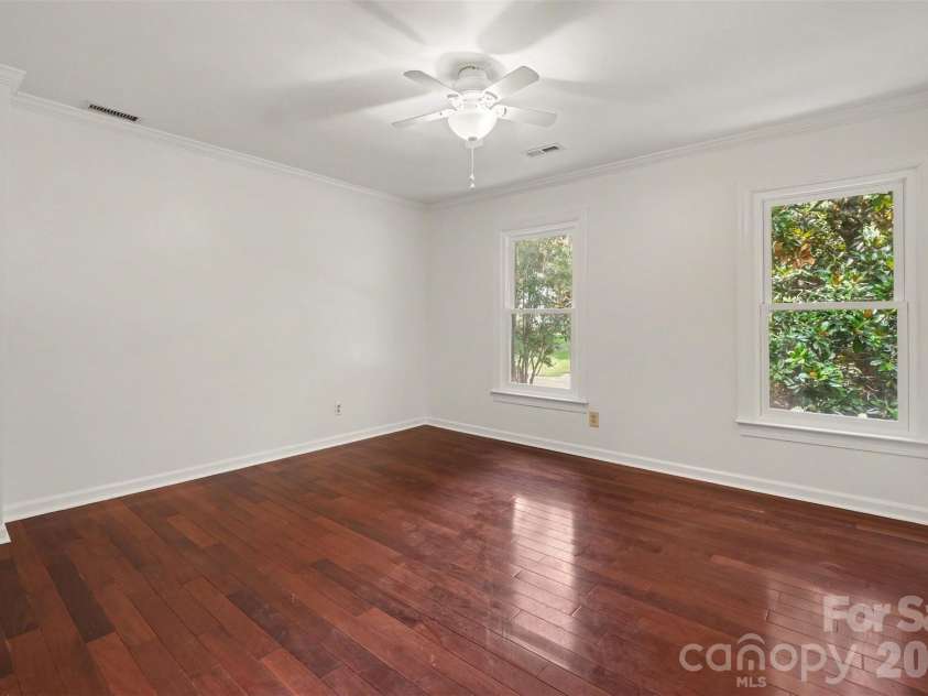 915 Brightmoor Drive, Matthews, NC 28105.  MLS# CAR4411596, YatesRealty ID 44224. 