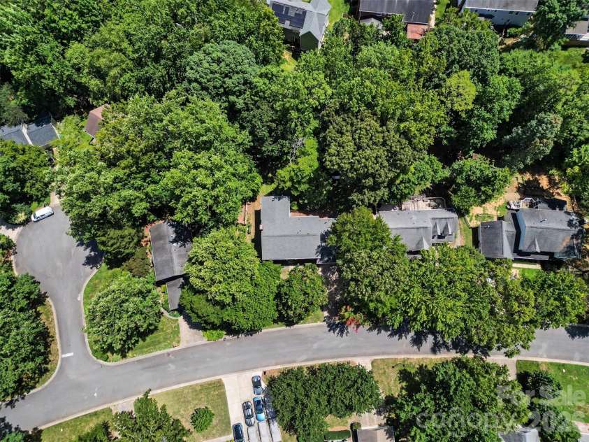 915 Brightmoor Drive, Matthews, NC 28105.  MLS# CAR4411596, YatesRealty ID 44224. 