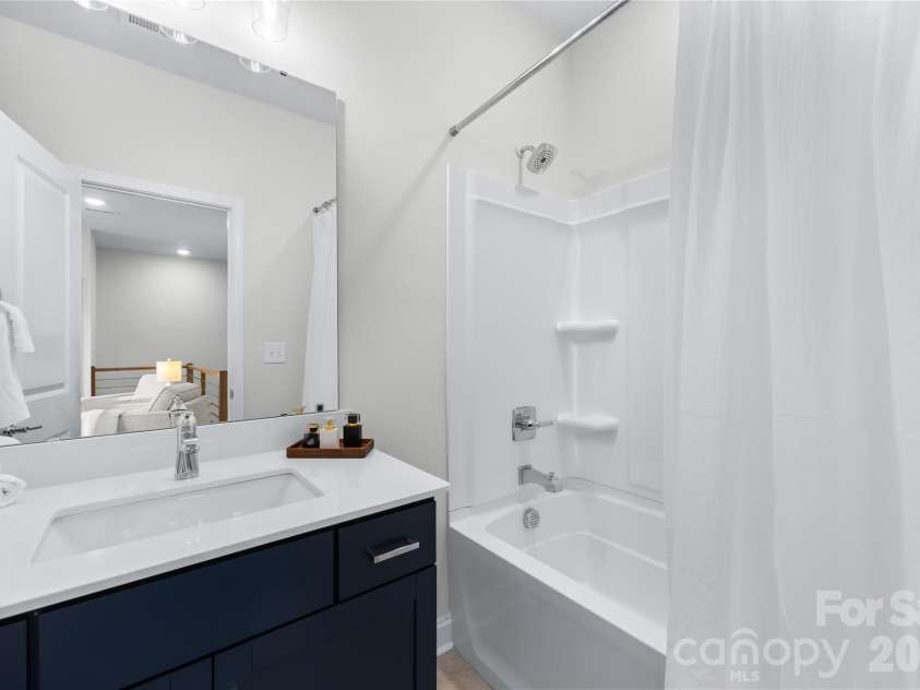 5919 Ardrey Kell Road, Charlotte, NC 28277.  MLS# CAR4411424, YatesRealty ID 44225. Third floor full bathroom