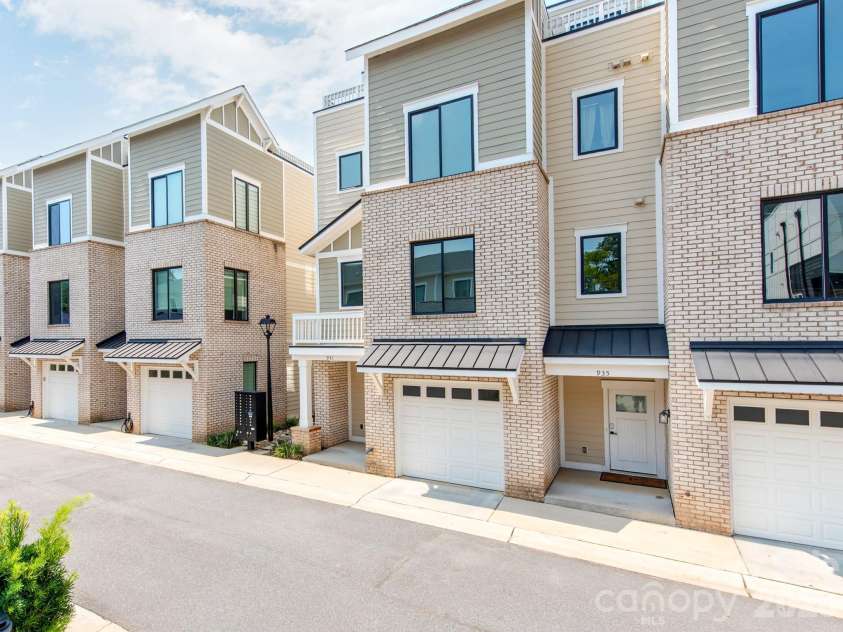 931 Cityscape Drive, Charlotte, NC 28205.  MLS# CAR4411631, YatesRealty ID 44226. 