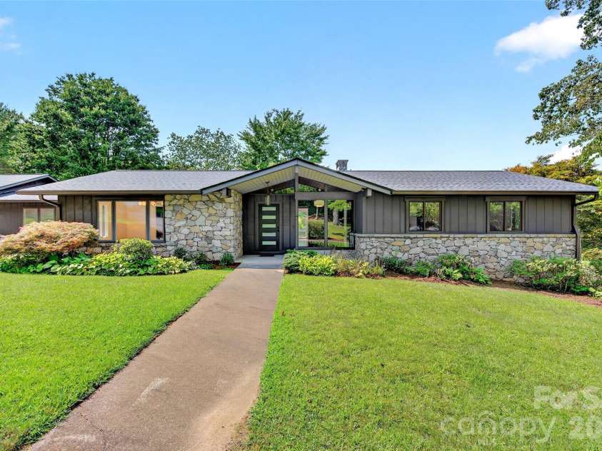 208 Dogwood Lane, Black Mountain, NC 28711.  MLS# CAR4411178, YatesRealty ID 44227. 