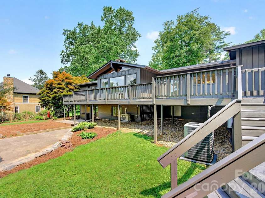 208 Dogwood Lane, Black Mountain, NC 28711.  MLS# CAR4411178, YatesRealty ID 44227. 