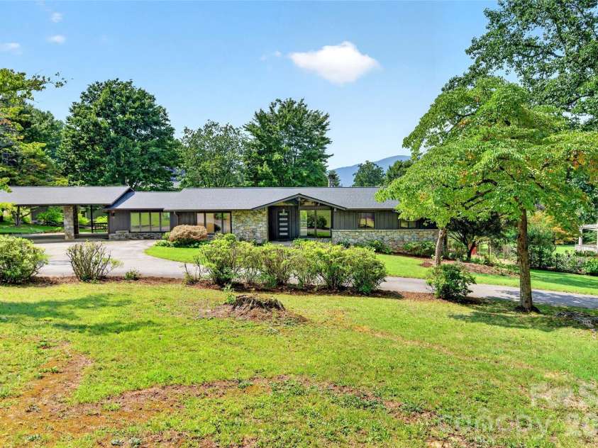 208 Dogwood Lane, Black Mountain, NC 28711.  MLS# CAR4411178, YatesRealty ID 44227. 