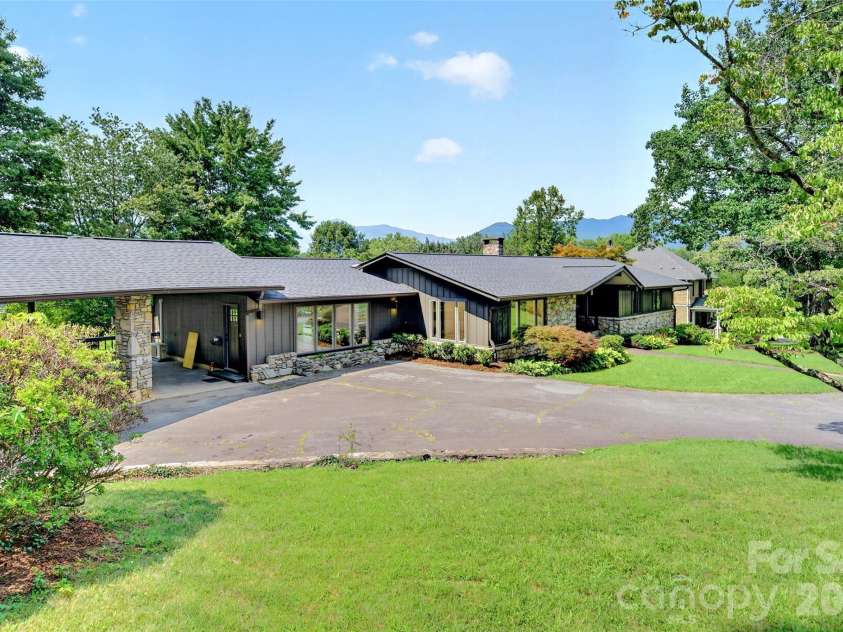 208 Dogwood Lane, Black Mountain, NC 28711.  MLS# CAR4411178, YatesRealty ID 44227. 