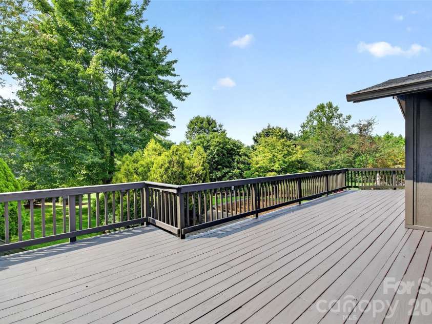 208 Dogwood Lane, Black Mountain, NC 28711.  MLS# CAR4411178, YatesRealty ID 44227. 