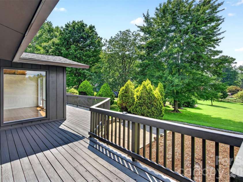208 Dogwood Lane, Black Mountain, NC 28711.  MLS# CAR4411178, YatesRealty ID 44227. 
