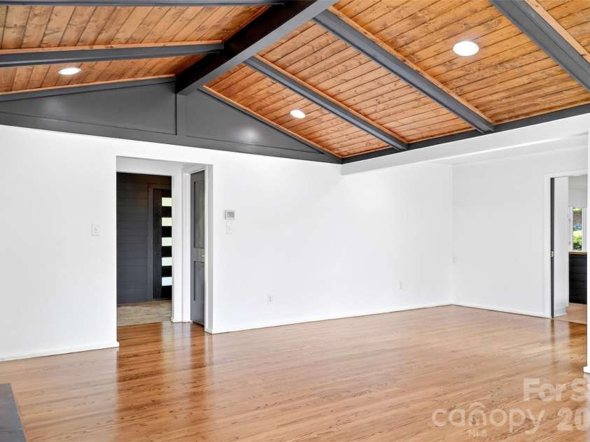 208 Dogwood Lane, Black Mountain, NC 28711.  MLS# CAR4411178, YatesRealty ID 44227. 